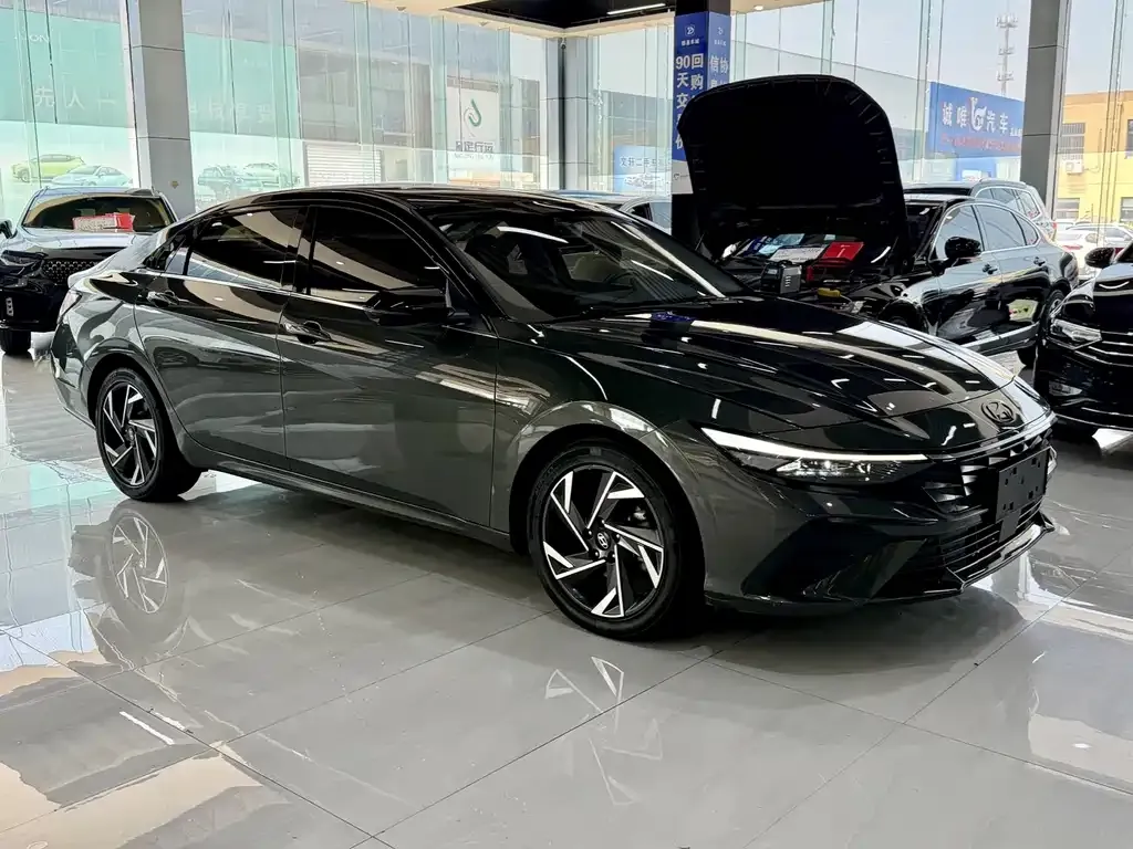 Hyundai Elantra — фото 3