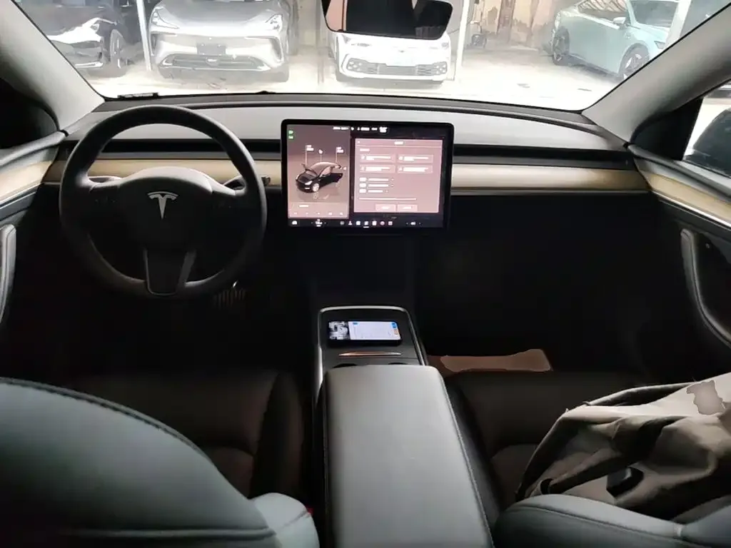 Tesla Model Y — фото 2