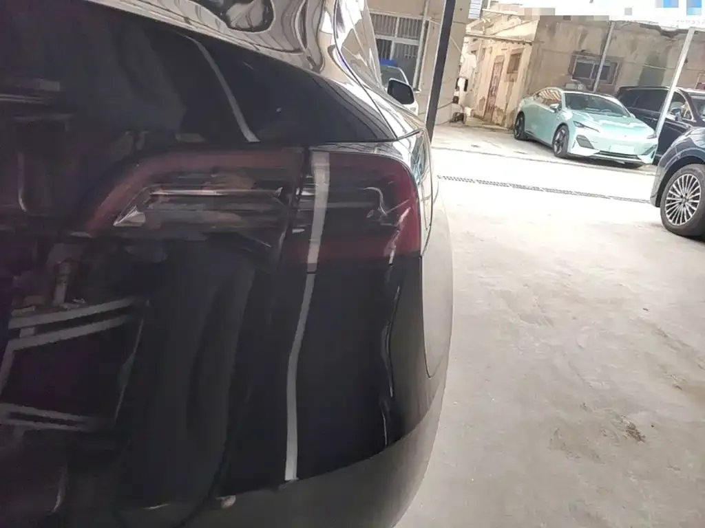 Tesla Model Y — фото 10