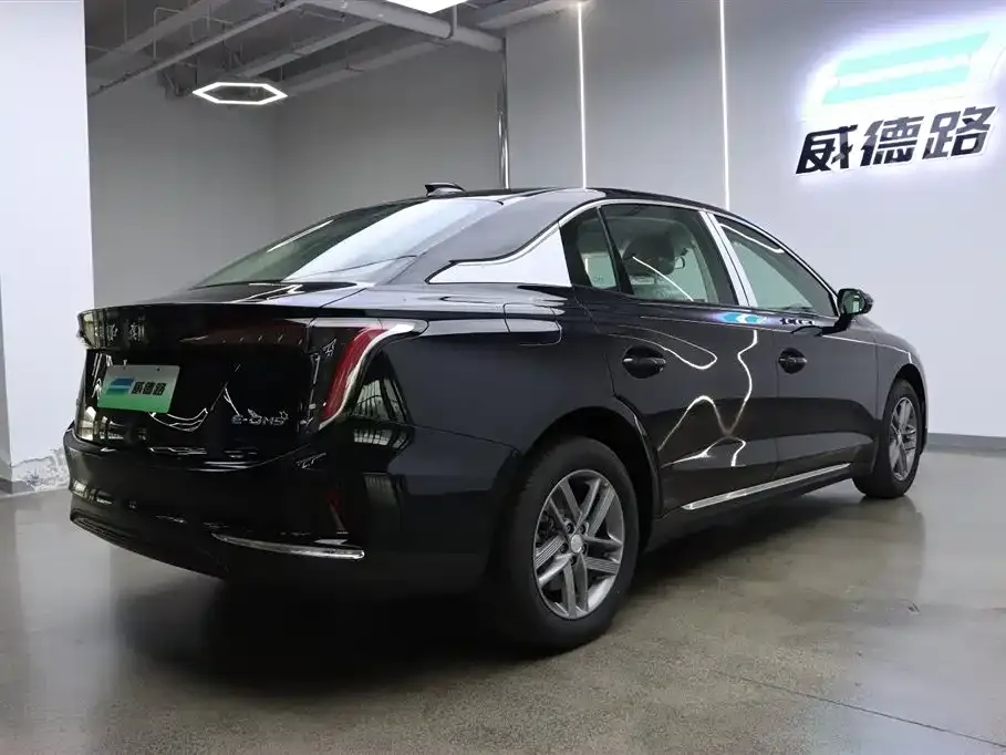 Hongqi E-QM5 — фото 3