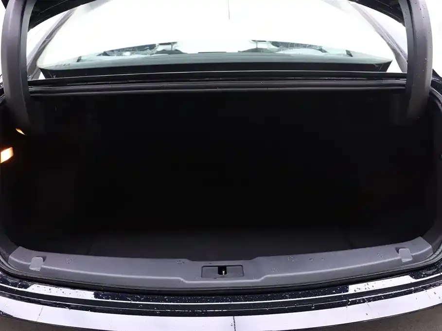 Hongqi E-QM5 — фото 9