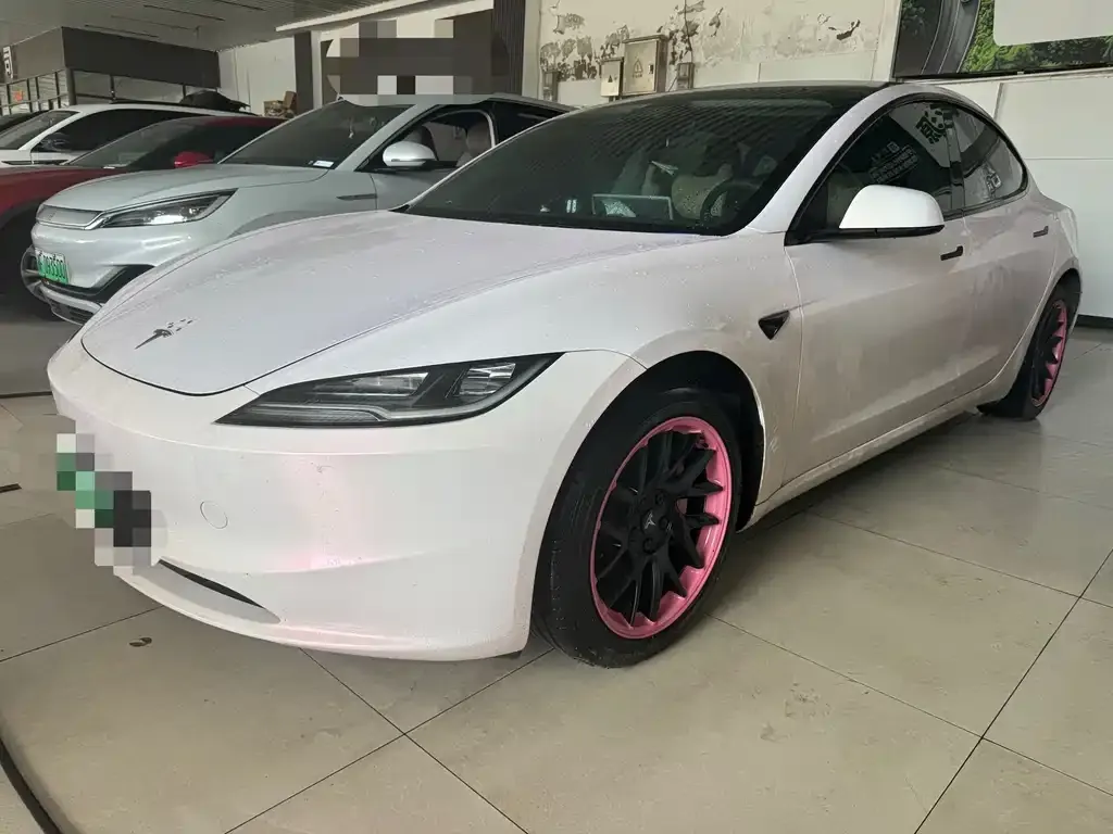 Tesla Model 3 — фото 1