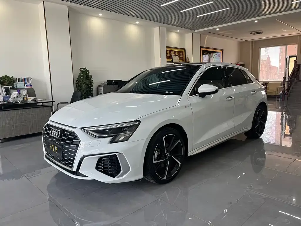 Audi A3 — фото 1