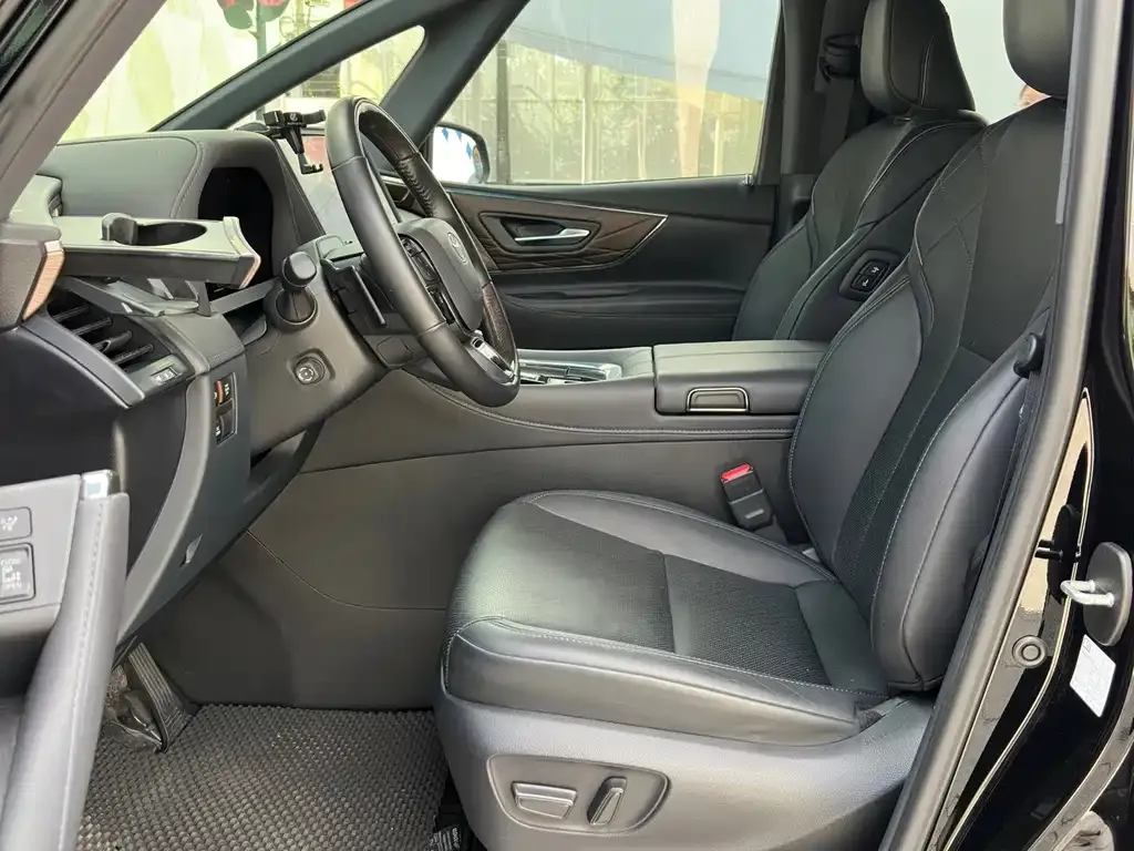 Toyota Alphard — фото 2