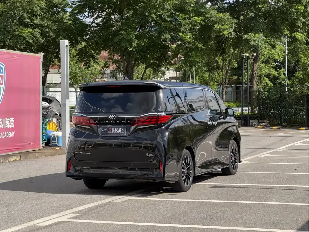 Toyota Alphard — фото 4