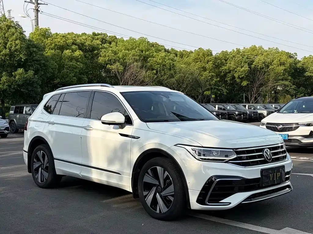 Volkswagen Tiguan L — фото 3