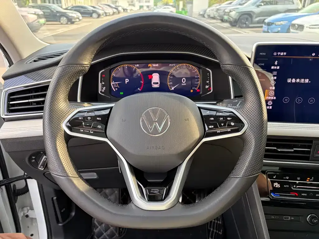Volkswagen Tiguan L — фото 4