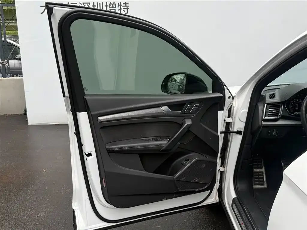 Audi Q5L Sportback — фото 4