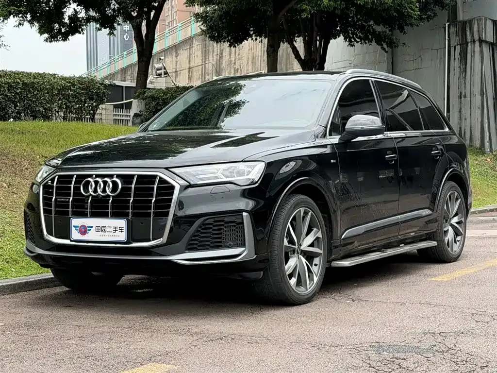Audi Q7 — фото 1