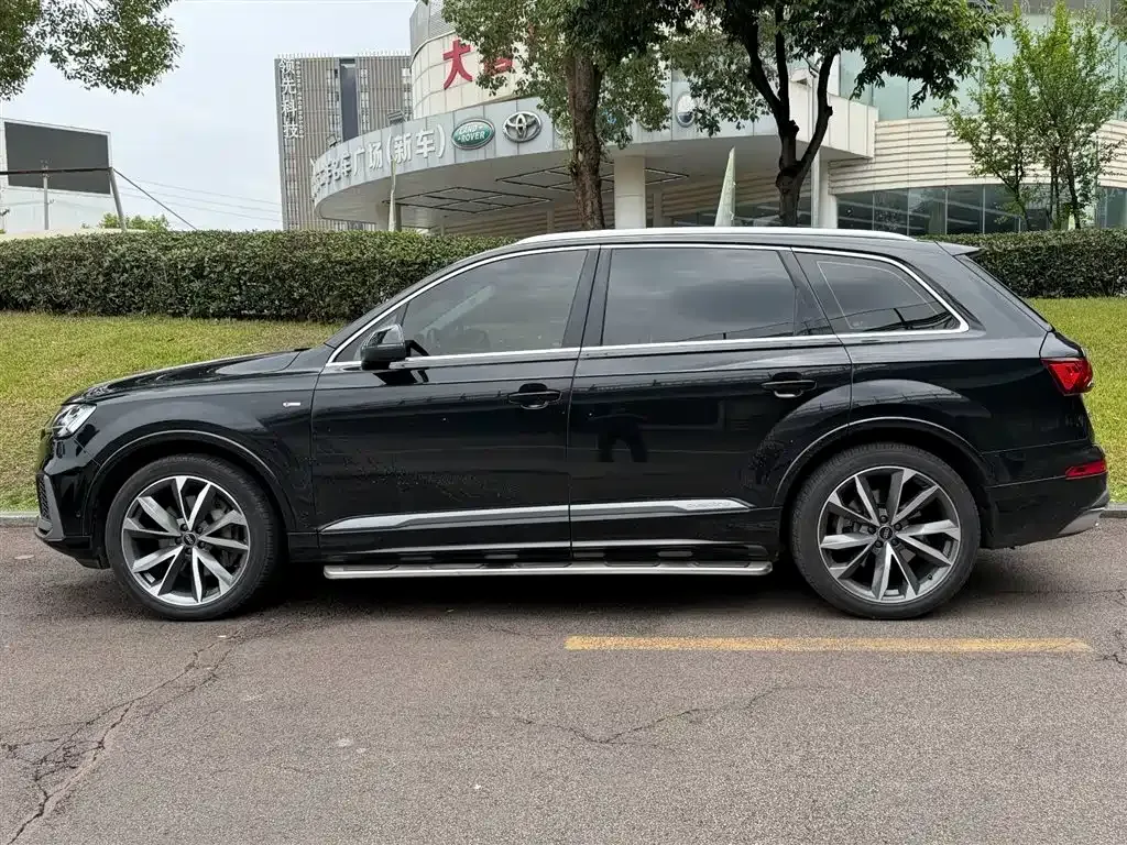 Audi Q7 — фото 8