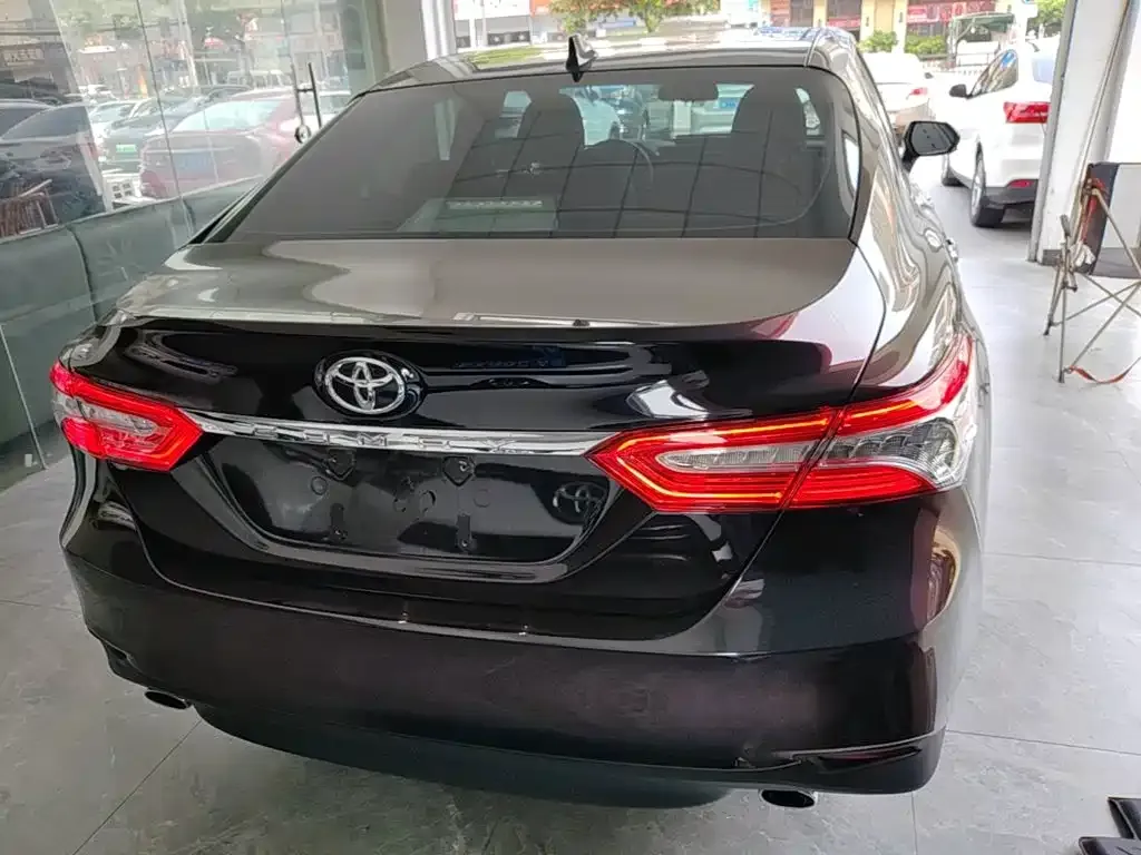 Toyota Camry — фото 10