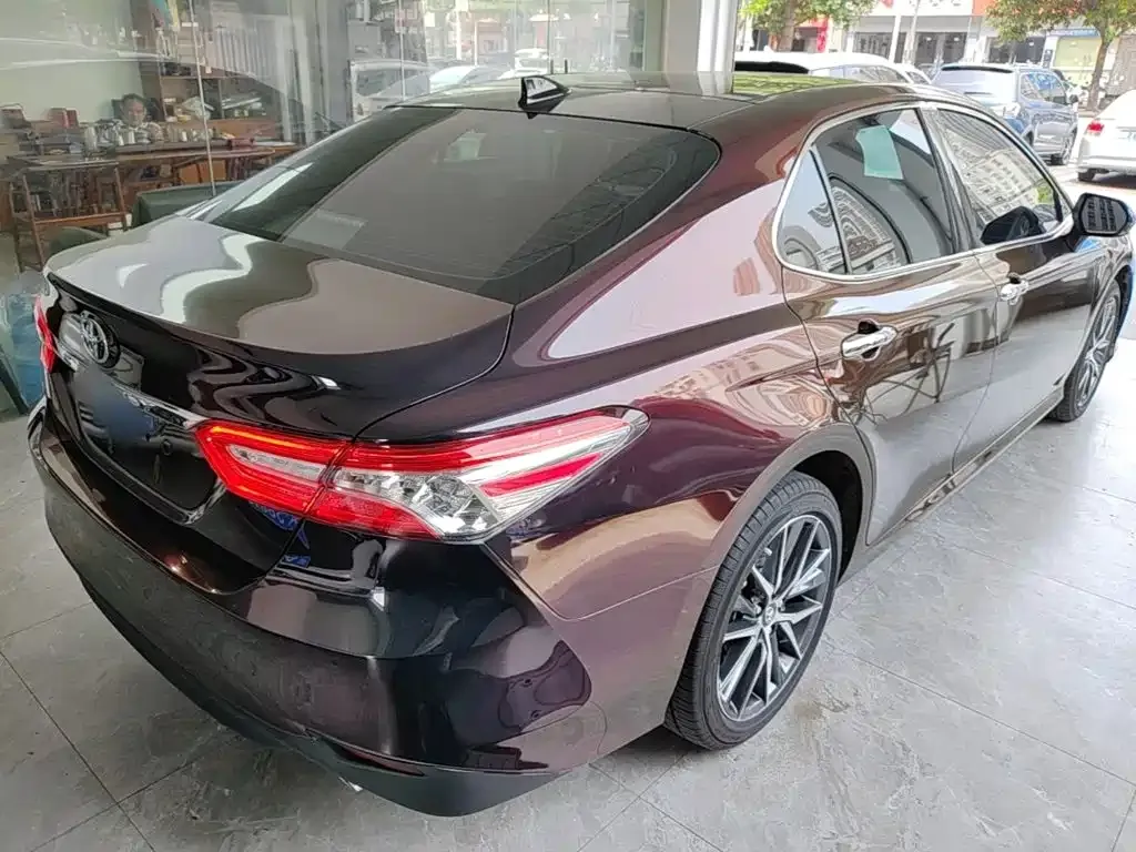Toyota Camry — фото 4