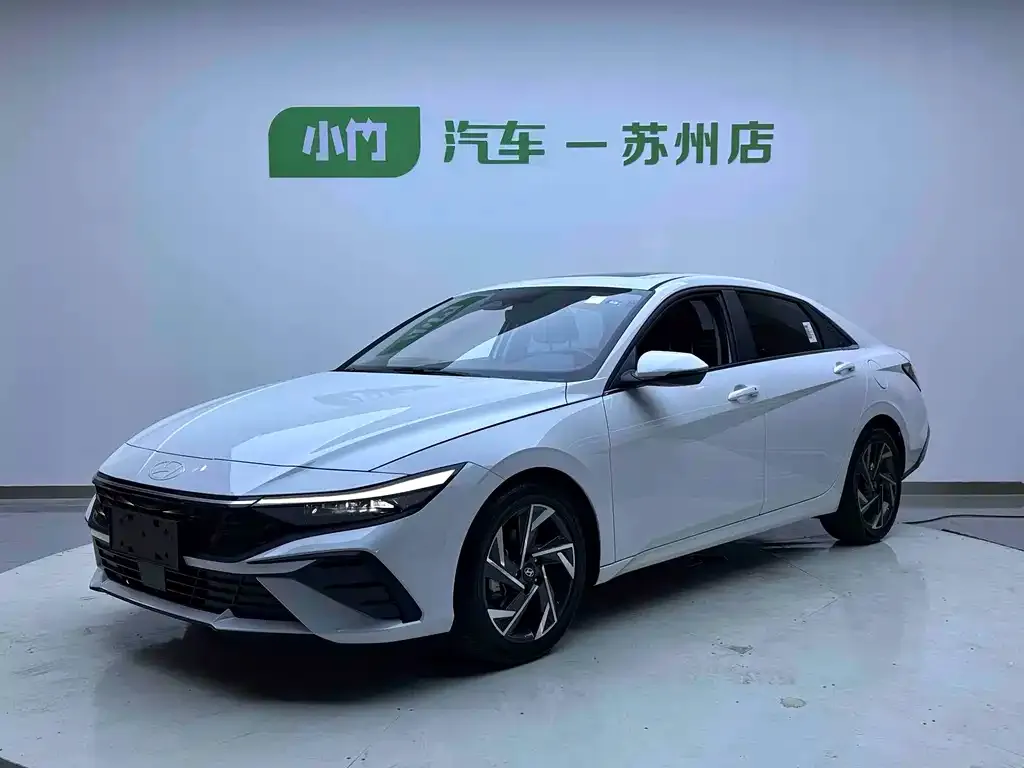 Hyundai Elantra — фото 1