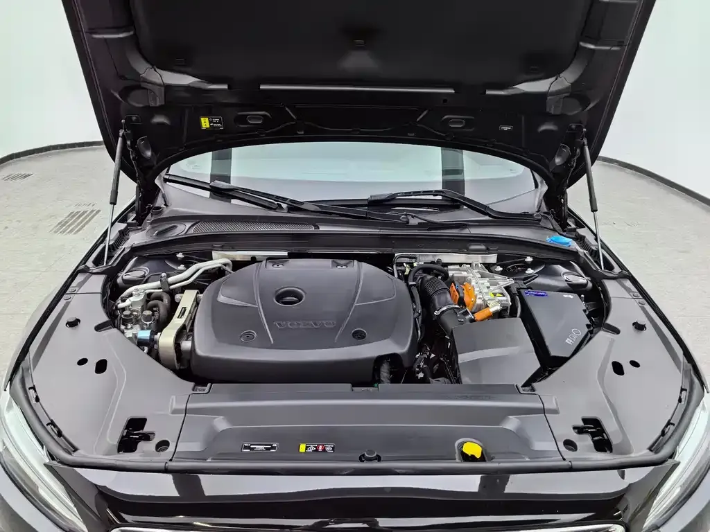 Volvo S90 PHEV 2024 из CN, фото 5