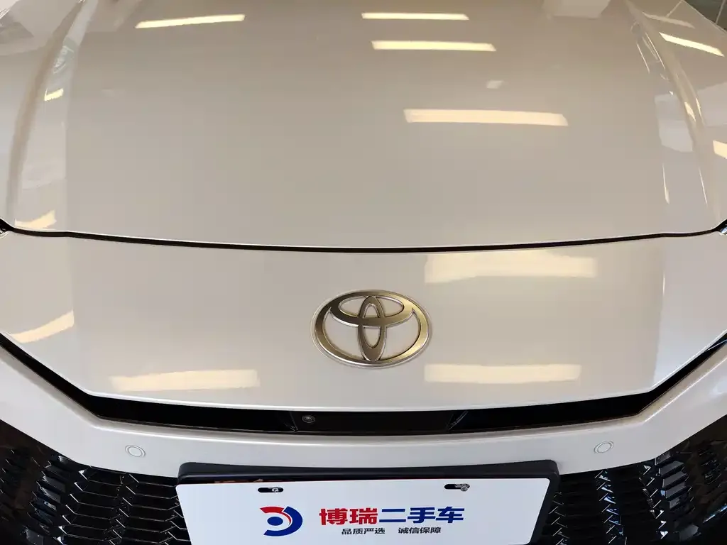 Toyota Camry — фото 5