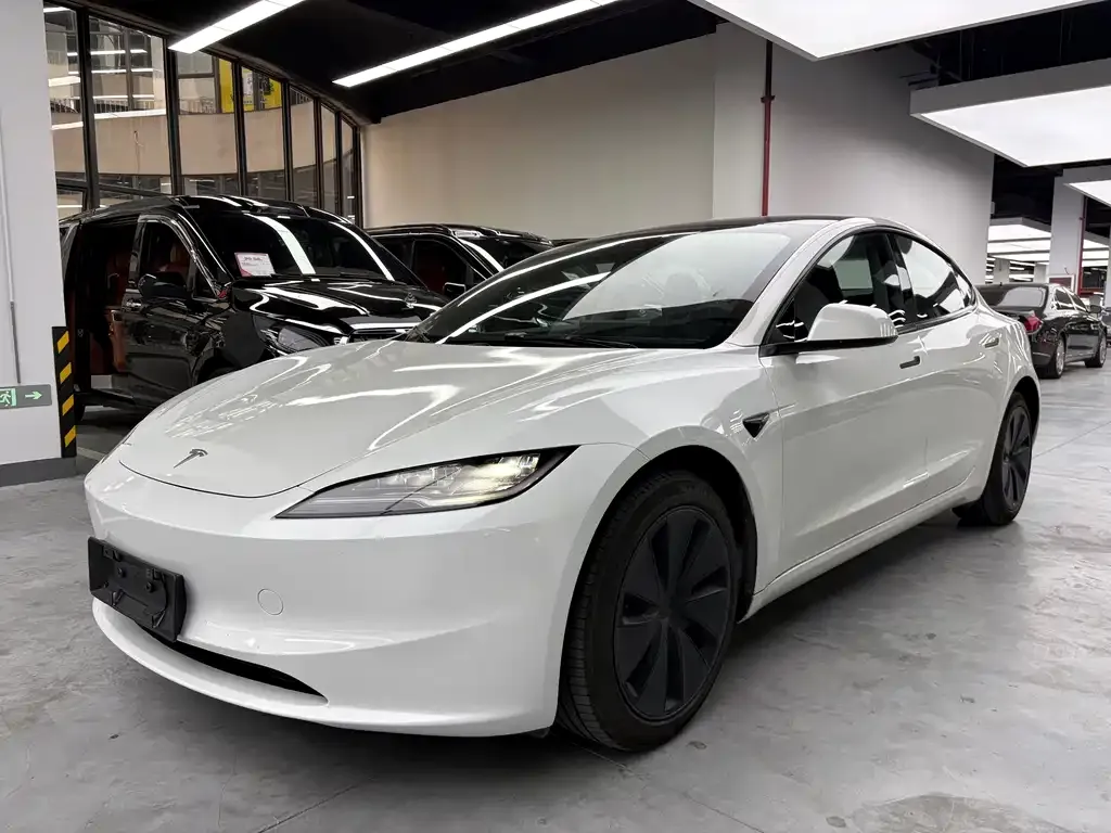 Tesla Model 3 — фото 1