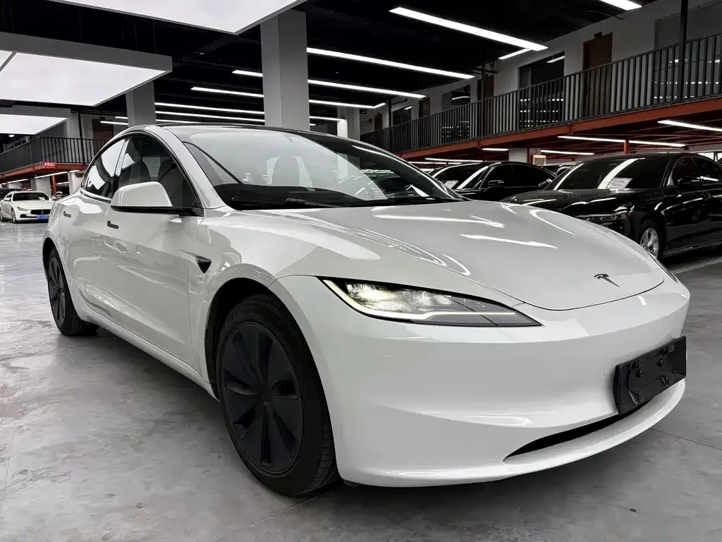 Tesla Model 3 — фото 10