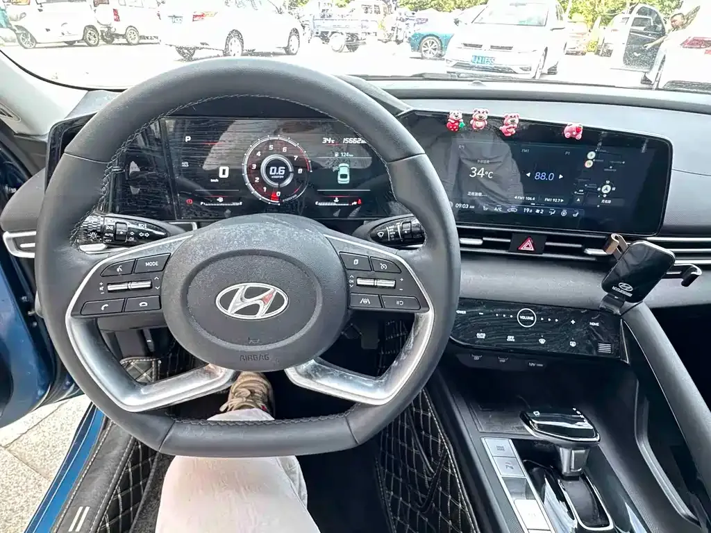 Hyundai Elantra — фото 10
