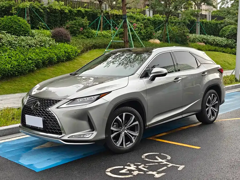Lexus RX — фото 1