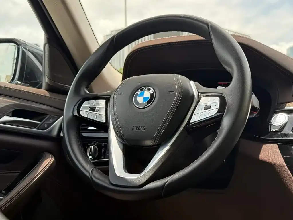 BMW 5 Series — фото 2