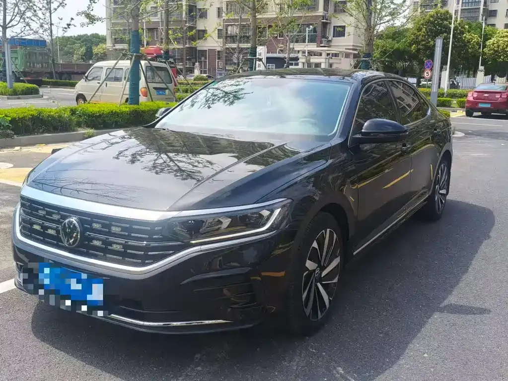 Volkswagen Passat — фото 1