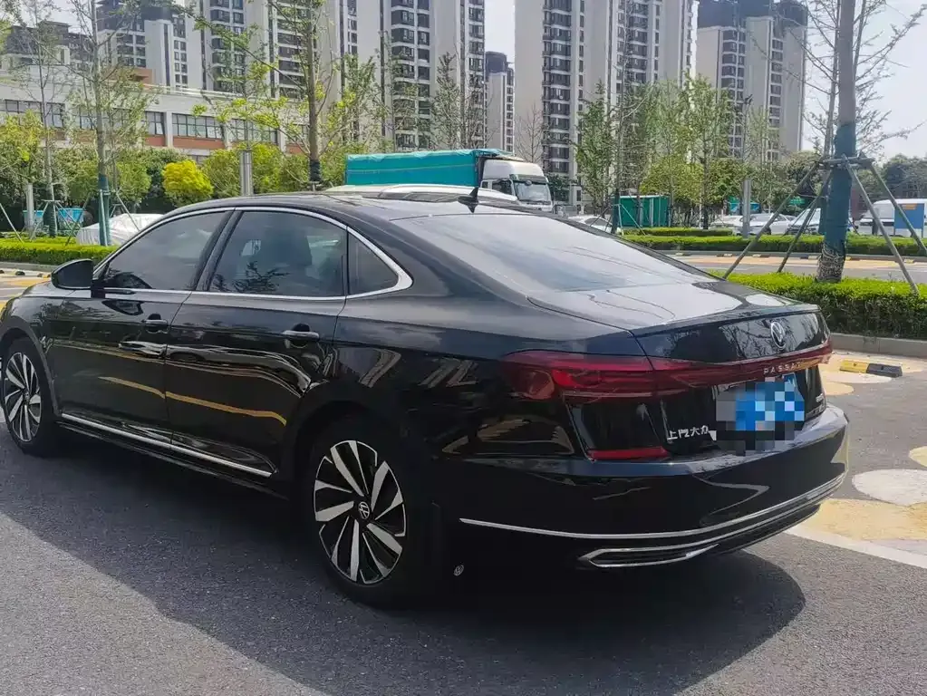 Volkswagen Passat — фото 6