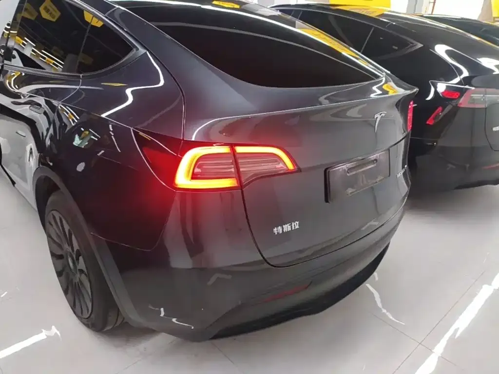 Tesla Model Y — фото 5