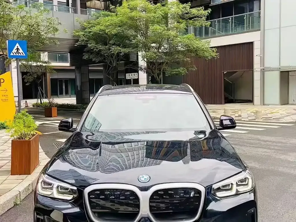 BMW iX3 — фото 1