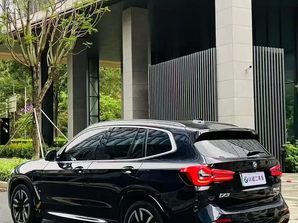 BMW iX3 — фото 9