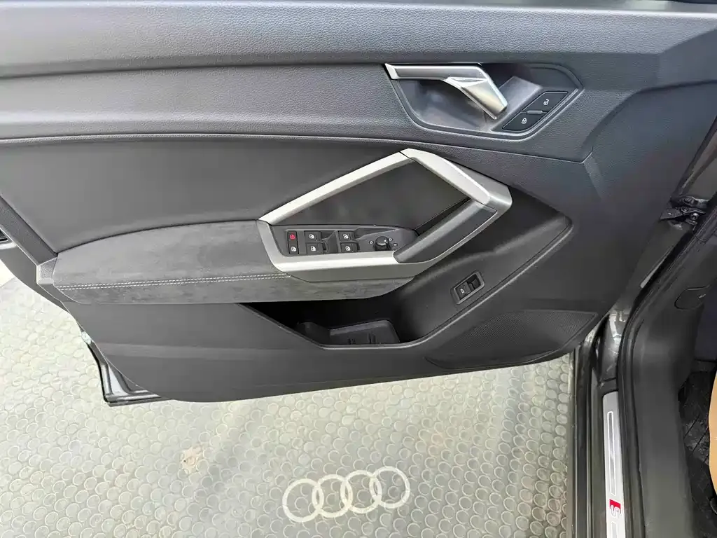 Audi Q3 — фото 10