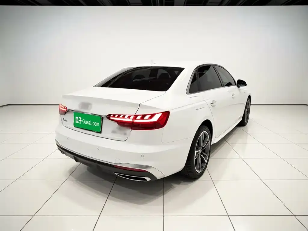 Audi A4L — фото 2