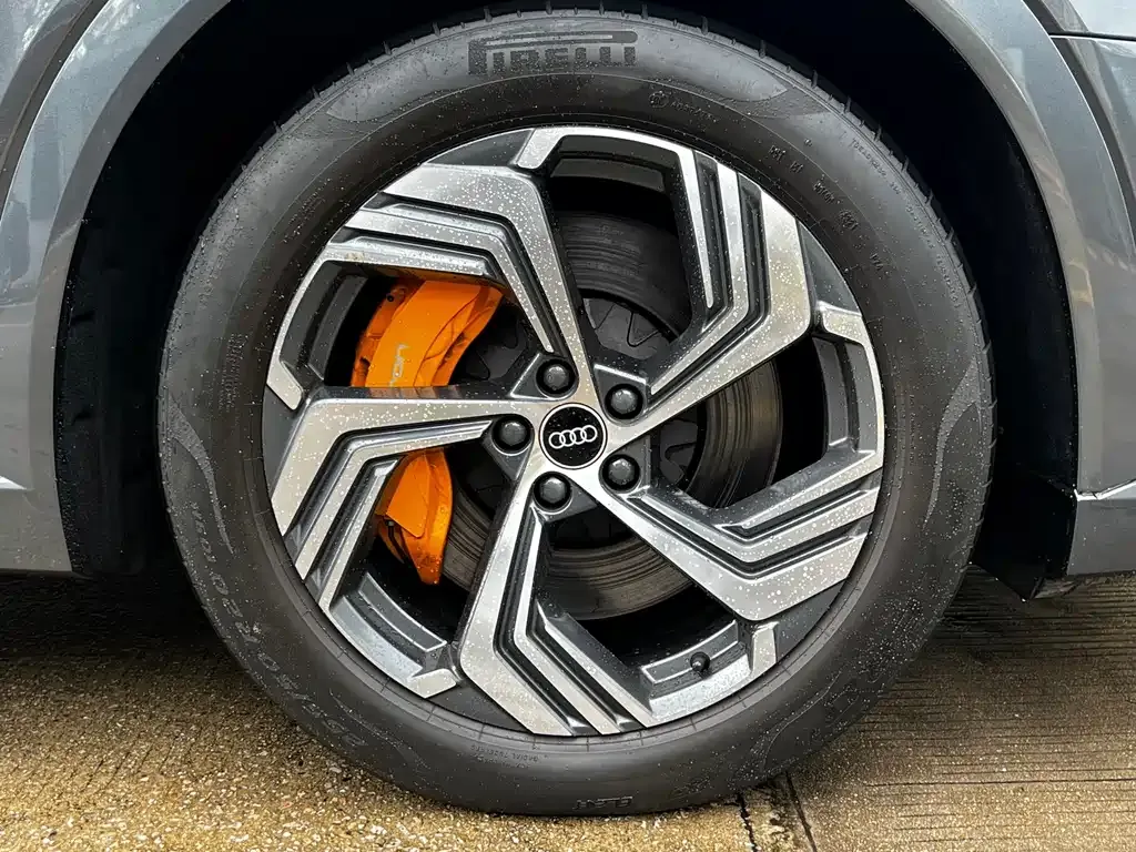 Audi e-tron — фото 9
