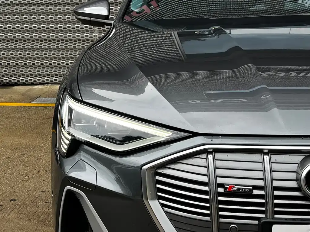 Audi e-tron — фото 5