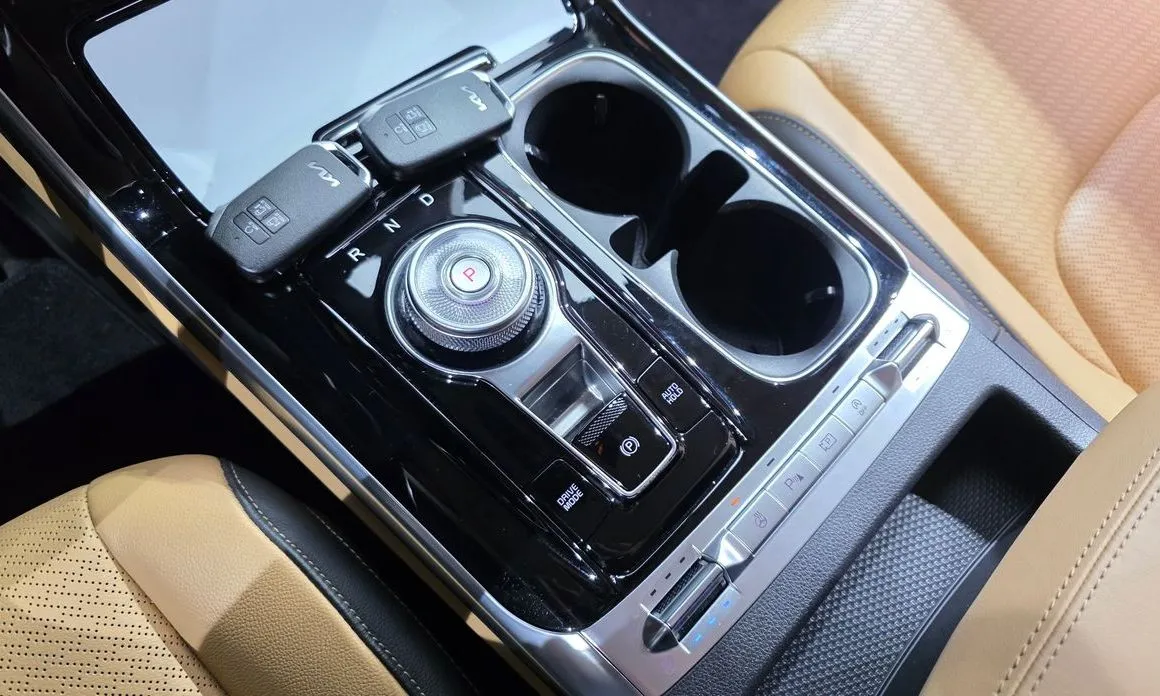 Kia Carnival — фото 10