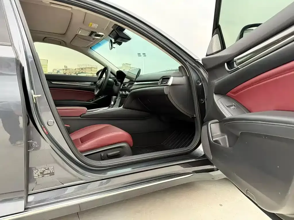 Honda Accord — фото 8