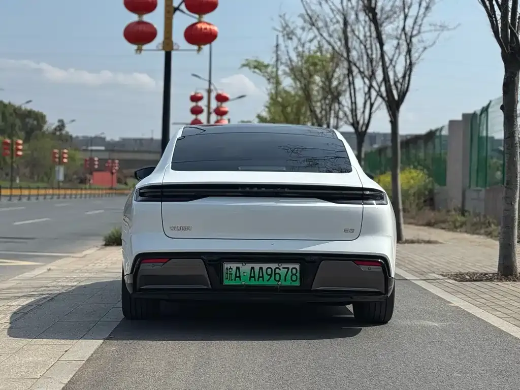 Geely Galaxy E8 — фото 4