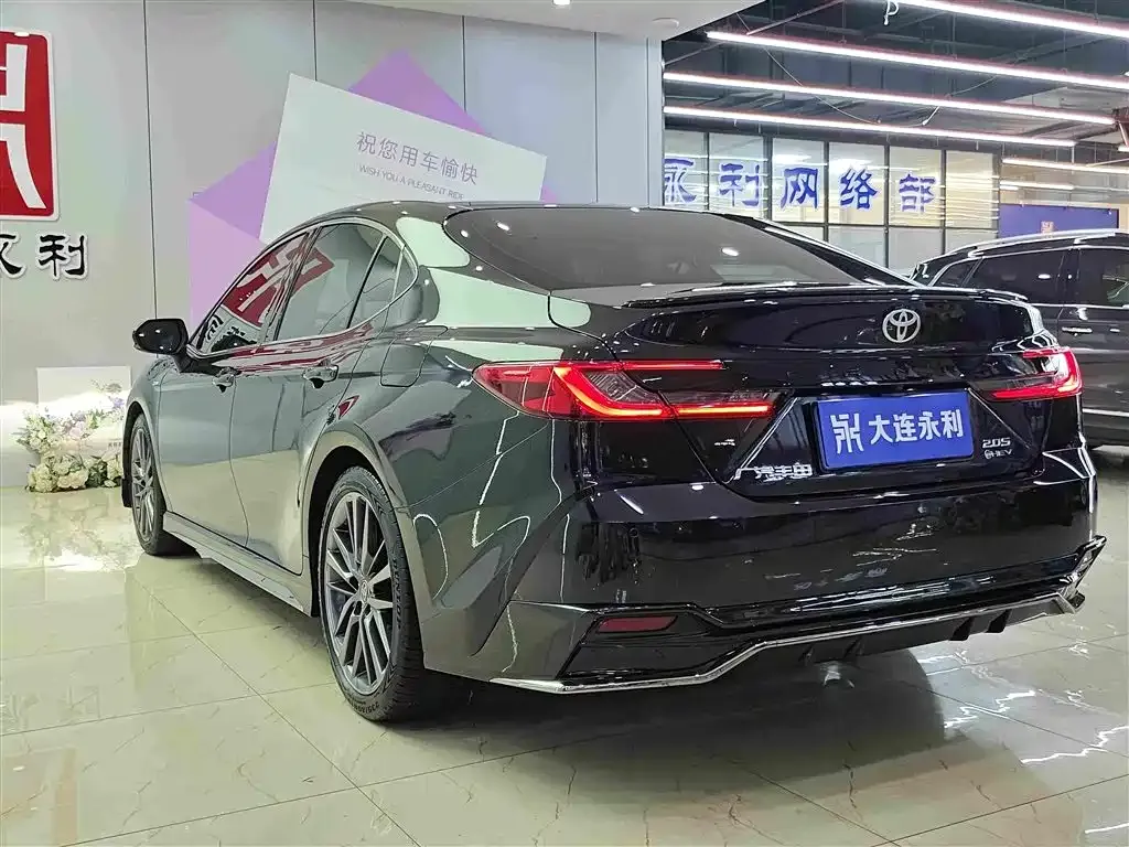 Toyota Camry — фото 9