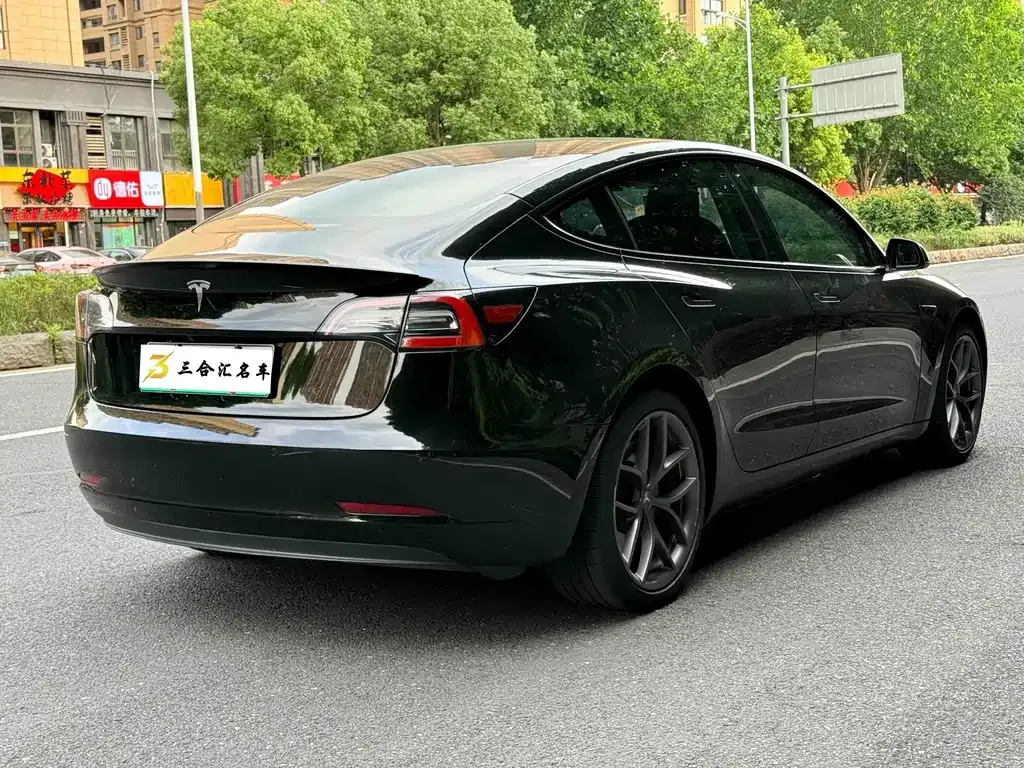 Tesla Model 3 — фото 10