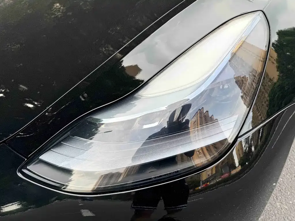 Tesla Model 3 — фото 5