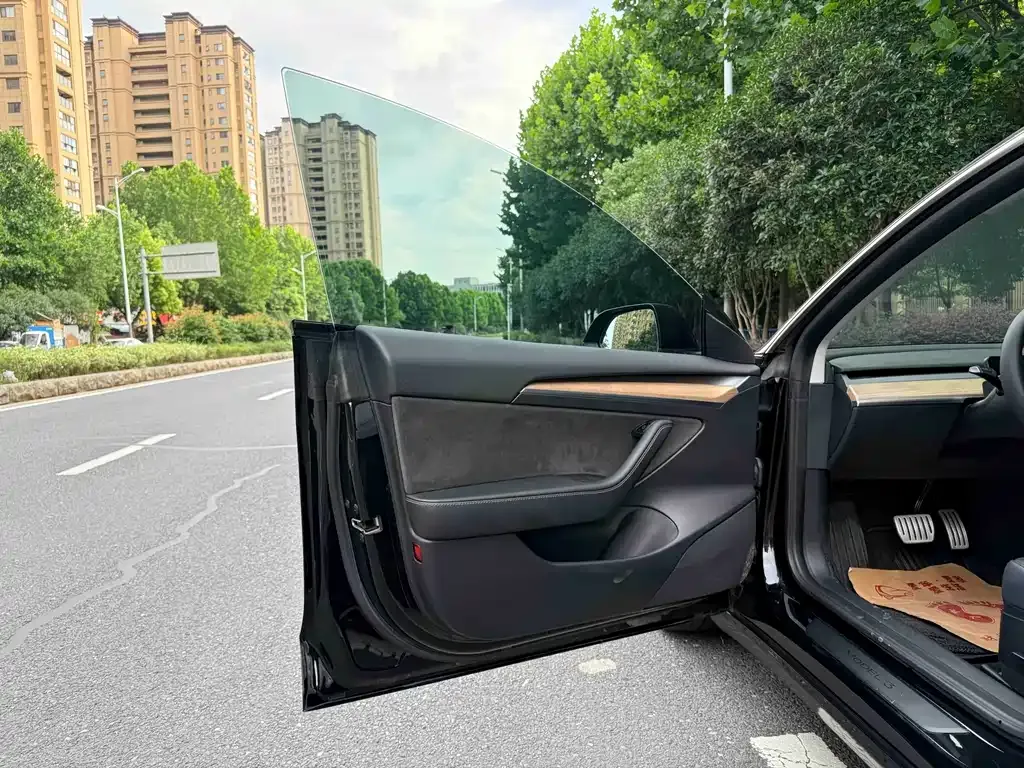 Tesla Model 3 — фото 3
