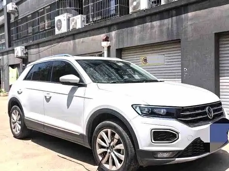 Volkswagen T-Roc — фото 6