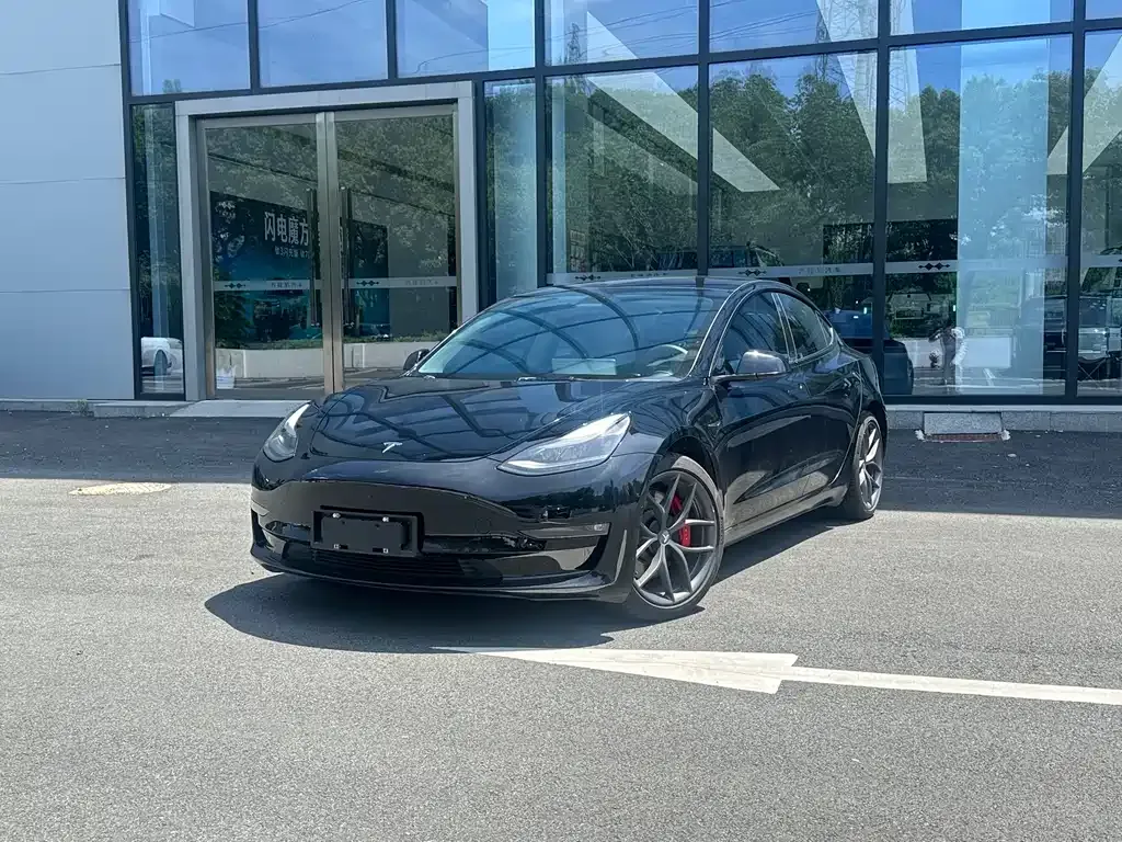 Tesla Model 3 — фото 1