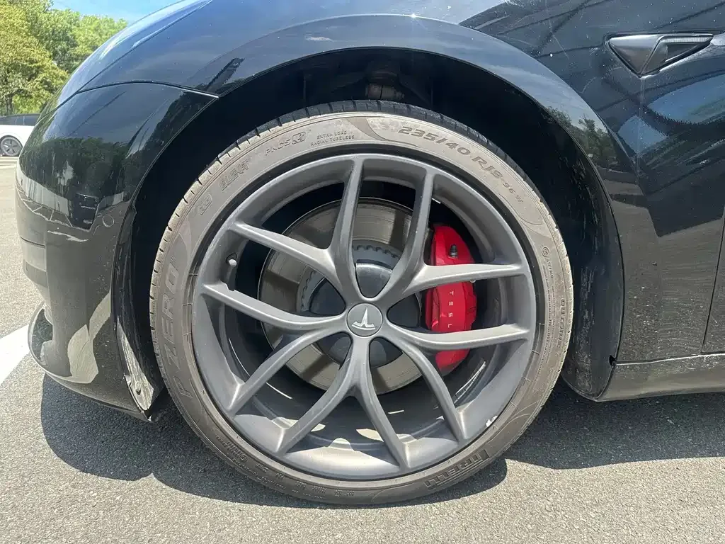 Tesla Model 3 — фото 9