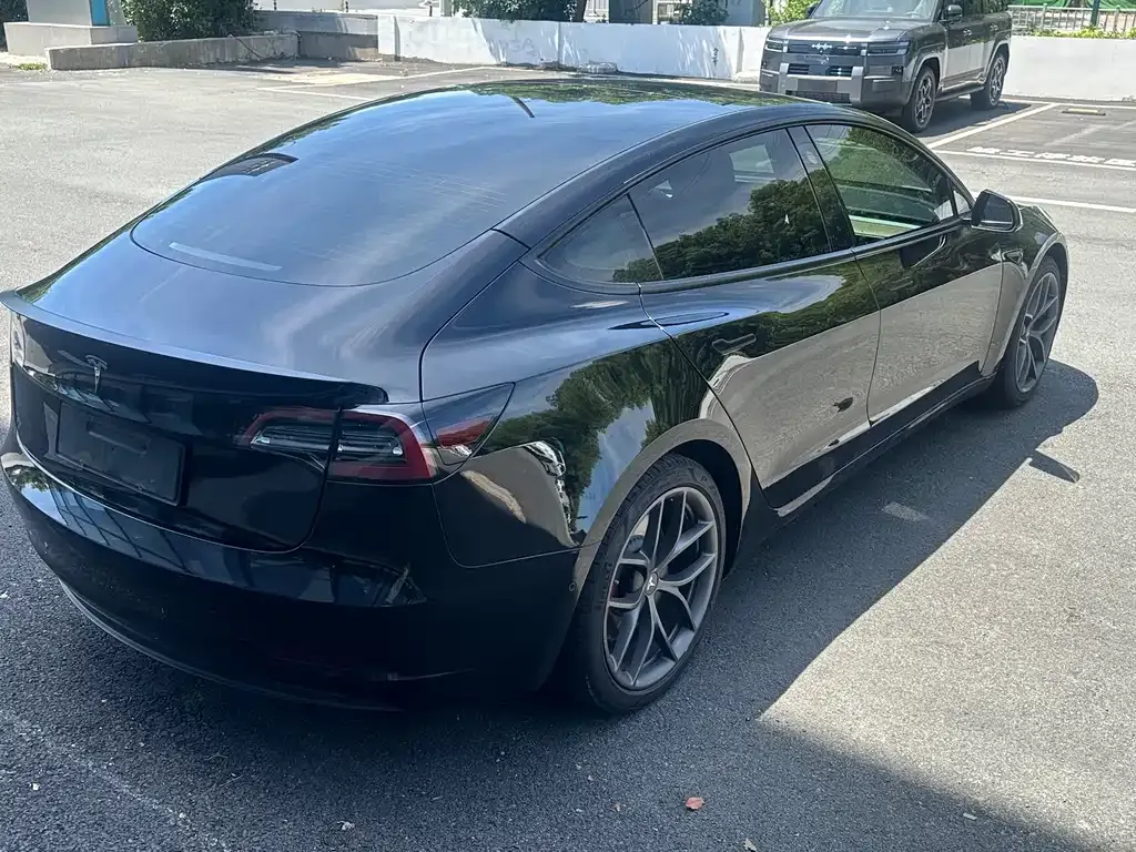 Tesla Model 3 — фото 10
