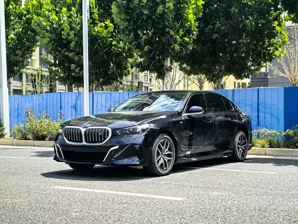BMW i5 — фото 1