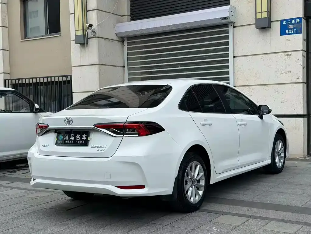 Toyota Corolla — фото 8