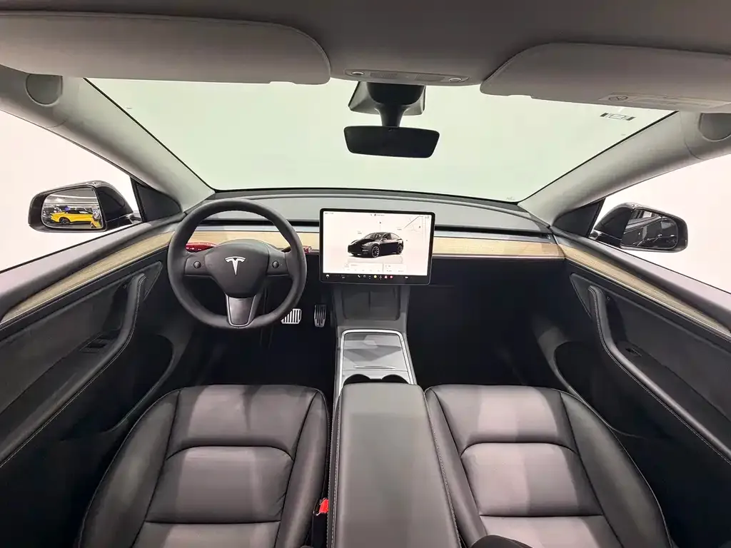 Tesla Model Y — фото 9