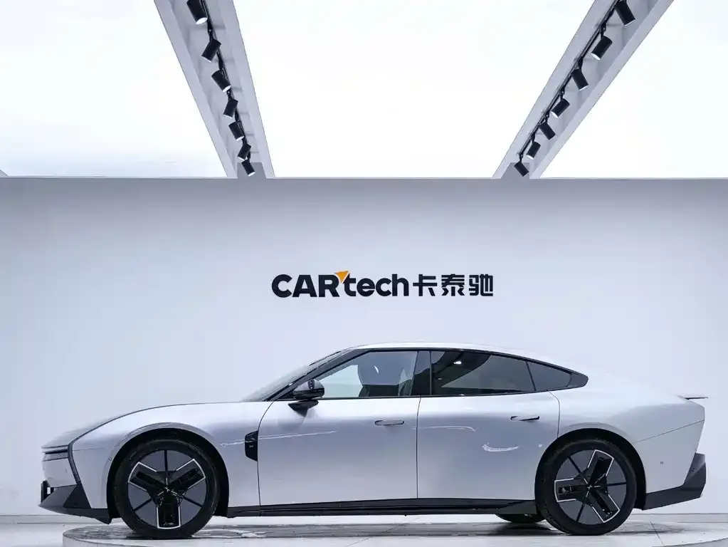 XPeng P7 — фото 6