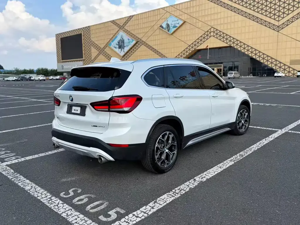 BMW X1 — фото 9