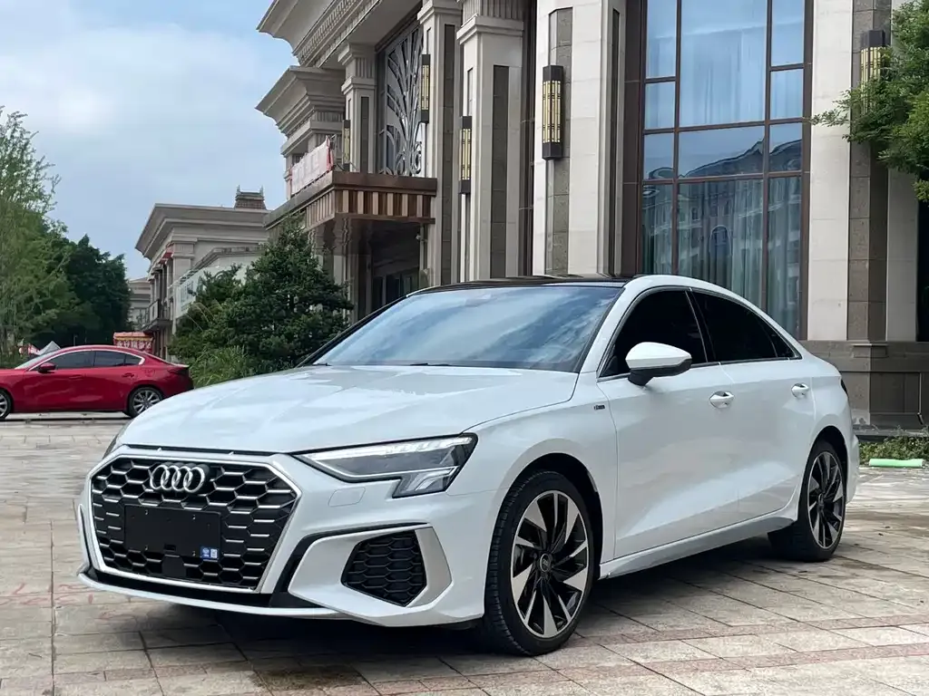 Audi A3 — фото 1